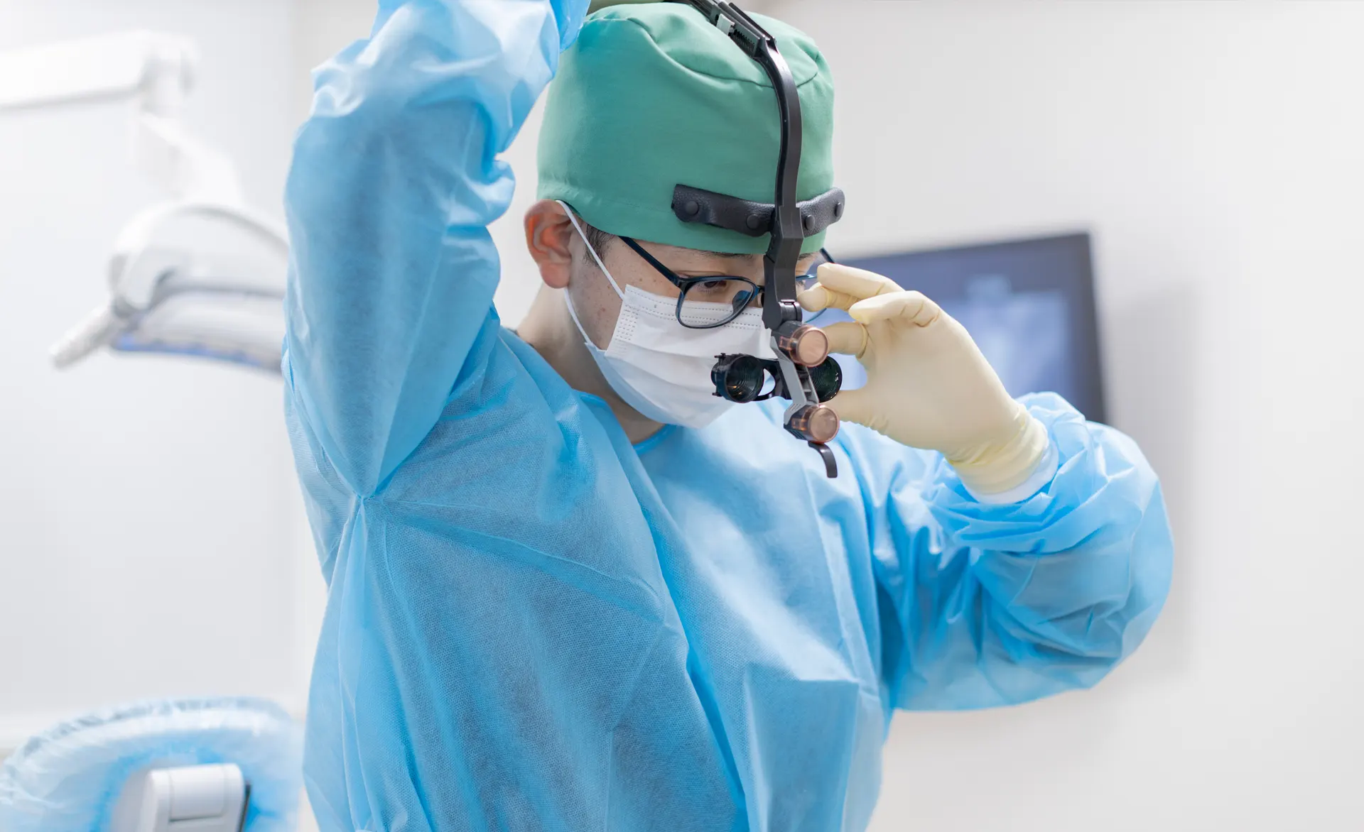 ISOI（国際口腔インプラント学会）認定医の資格を持つ歯科医師による治療